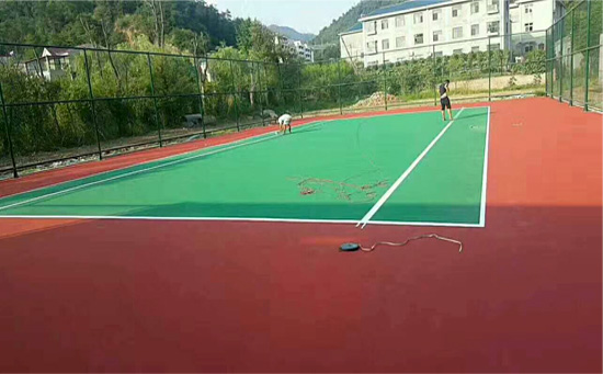 標(biāo)準(zhǔn)丙烯酸網(wǎng)球場劃線圖片