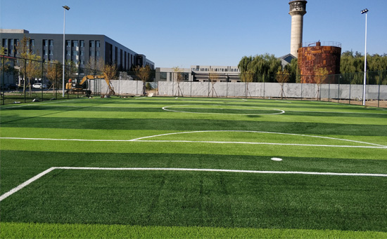完工后的人造草足球場(chǎng)