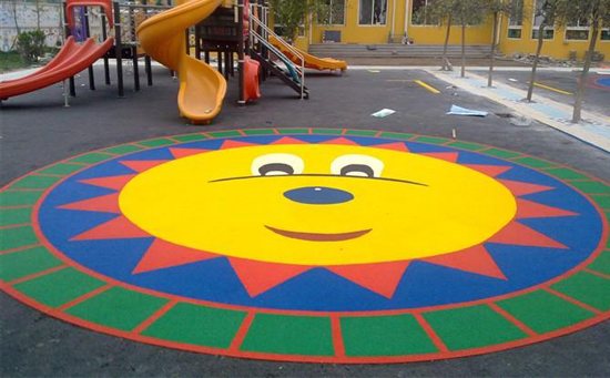 廠家被激怒！幼兒園塑膠跑道多少錢一平方米？一線工人揭幕！