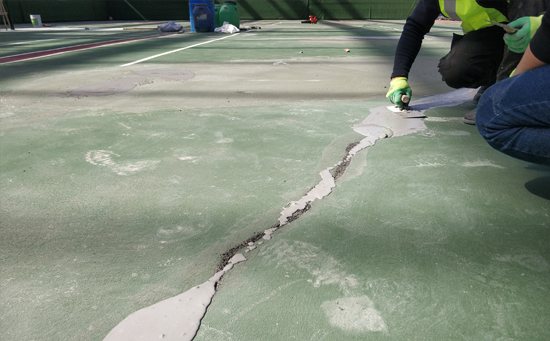 丙烯酸網(wǎng)球場裂縫怎么處理？處理方法有哪些？